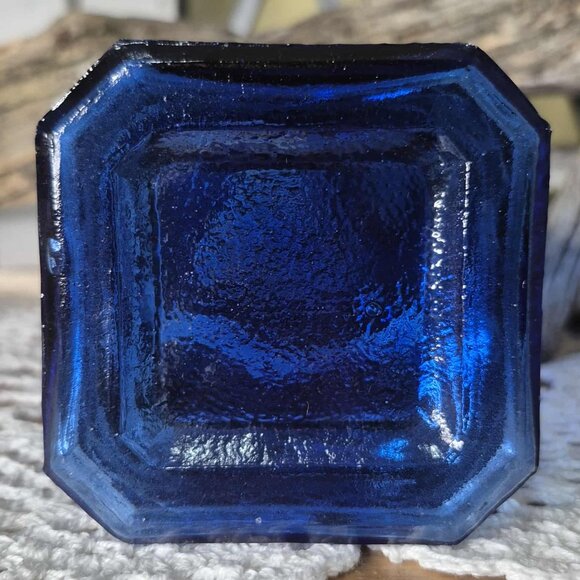 Vintage cobalt blue glass bottle - Picture 8 of 10